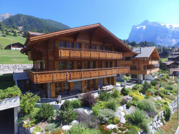 Занимающее центральное расположение шале в Швейцарских Альпах